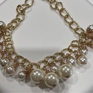 Elegant Gold and Pearl Necklace
